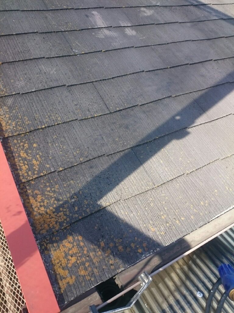 京都府伏見区M様邸の屋根下塗り中