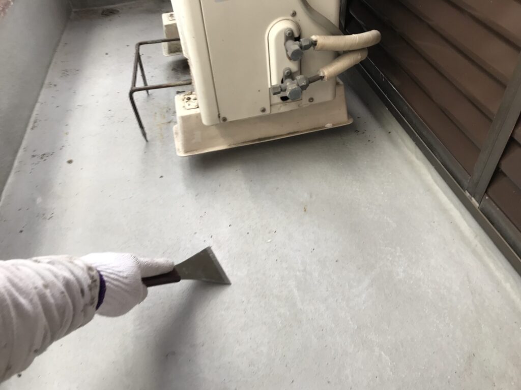 【雨水の侵入を防ぎます】茨木市小川町Y様邸のベランダ防水工事中